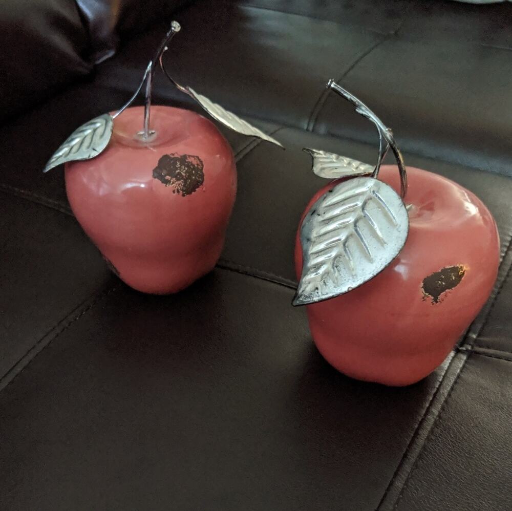 Set of 2 Ceramic Decorative Apples With Metal Stems & Leaves